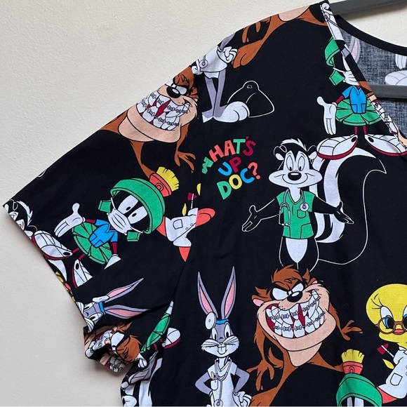Looney Tunes Cartoon Characters Black Scrub Top Size 3XL - Picture 2 of 10